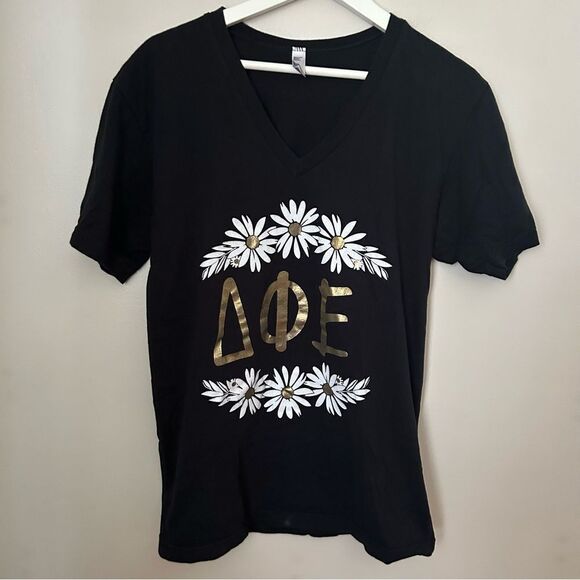 Delta Phi Epsilon Graphic Tee Shirt Short Sleeve V-Neck Daisies Gold Black DPhiE - Picture 1 of 8